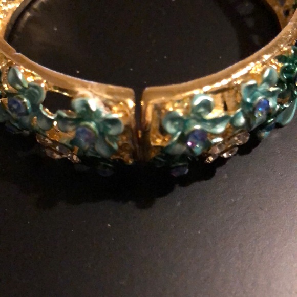 Women’s magnetic clasped bracelet - Picture 5 of 6